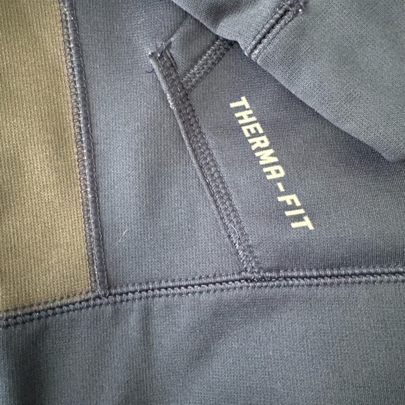 MICHIGAN BASKETBALL NIKE THERMA-FIT HOODIE - Picture 16 of 16